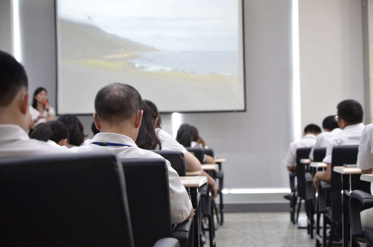 大学生兼职现象，挑战与机遇并存的发展之路